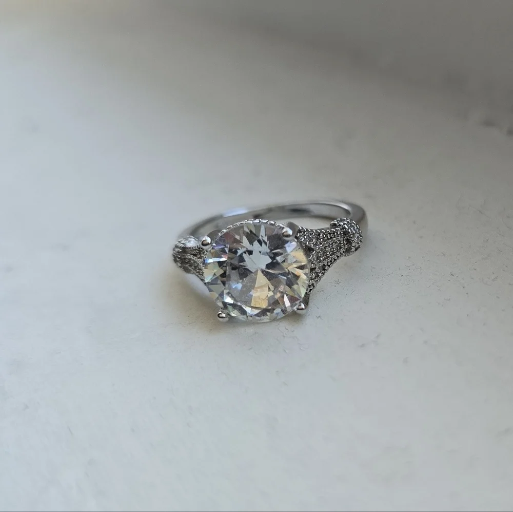 Vintage-Inspired Round Cut Solitaire Engagement Ring in Sterling Silver - Picture 2 of 7